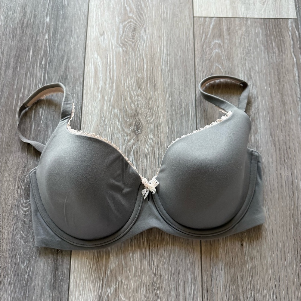 VICTORIA’S SECRET CHARCOAL BRA WITH PINK LACE DETAIL & BOW - BUY 2 GET 1 FREEEEE